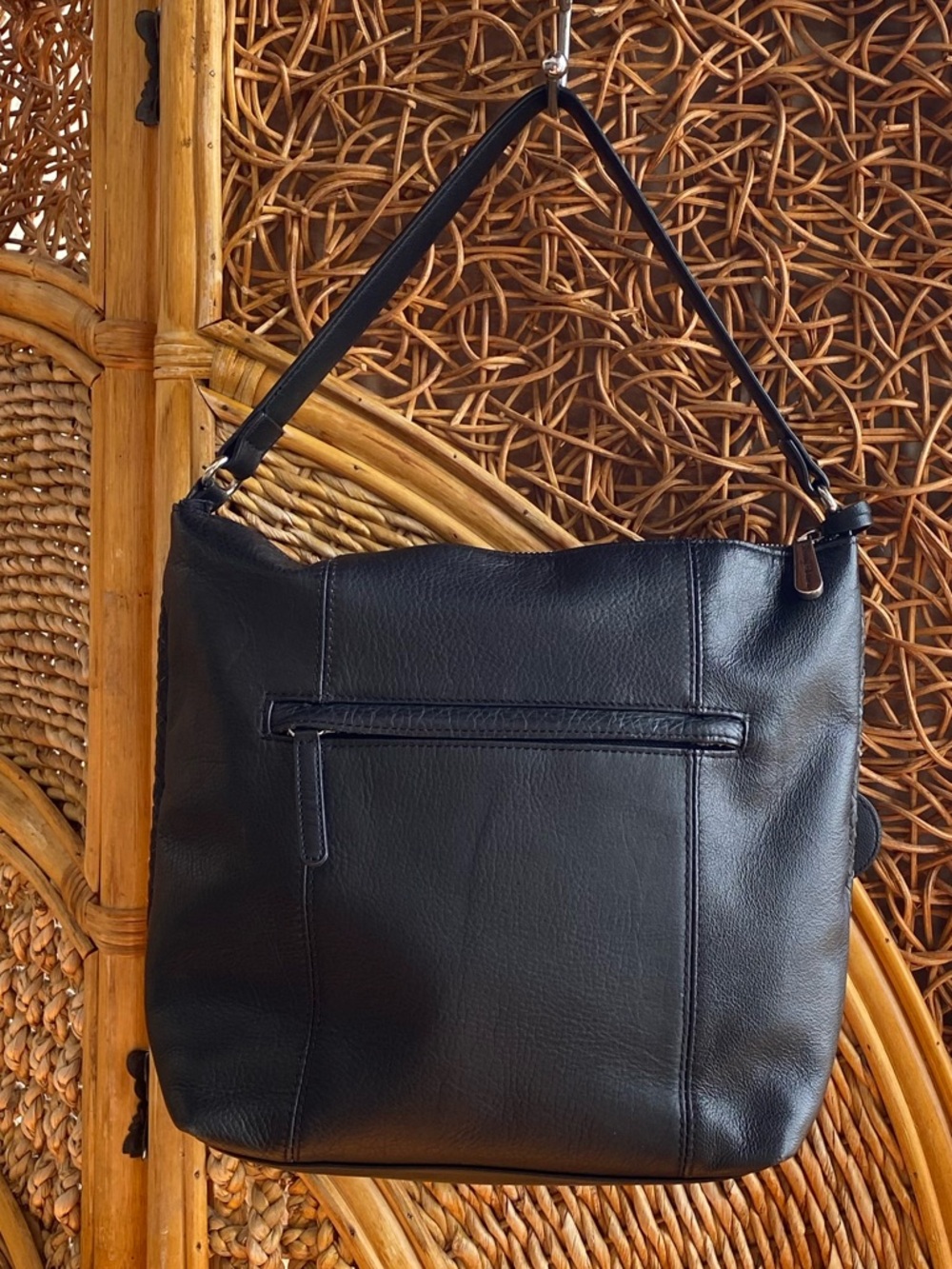 Tommy Bahama Classic Black Leather Shoulder Bag Timeless Everyday Style - Picture 8 of 11